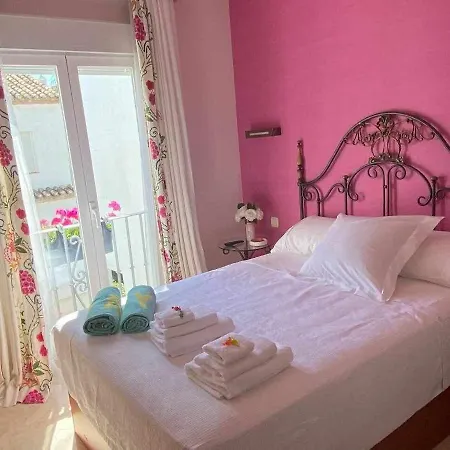 Apartamento Dúplex vistas al mar, piscina, jacuzzi y playa. Estepona